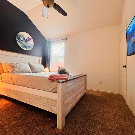 Work, Play & Stay King Bed With Foosball! Aubrey Εξωτερικό φωτογραφία