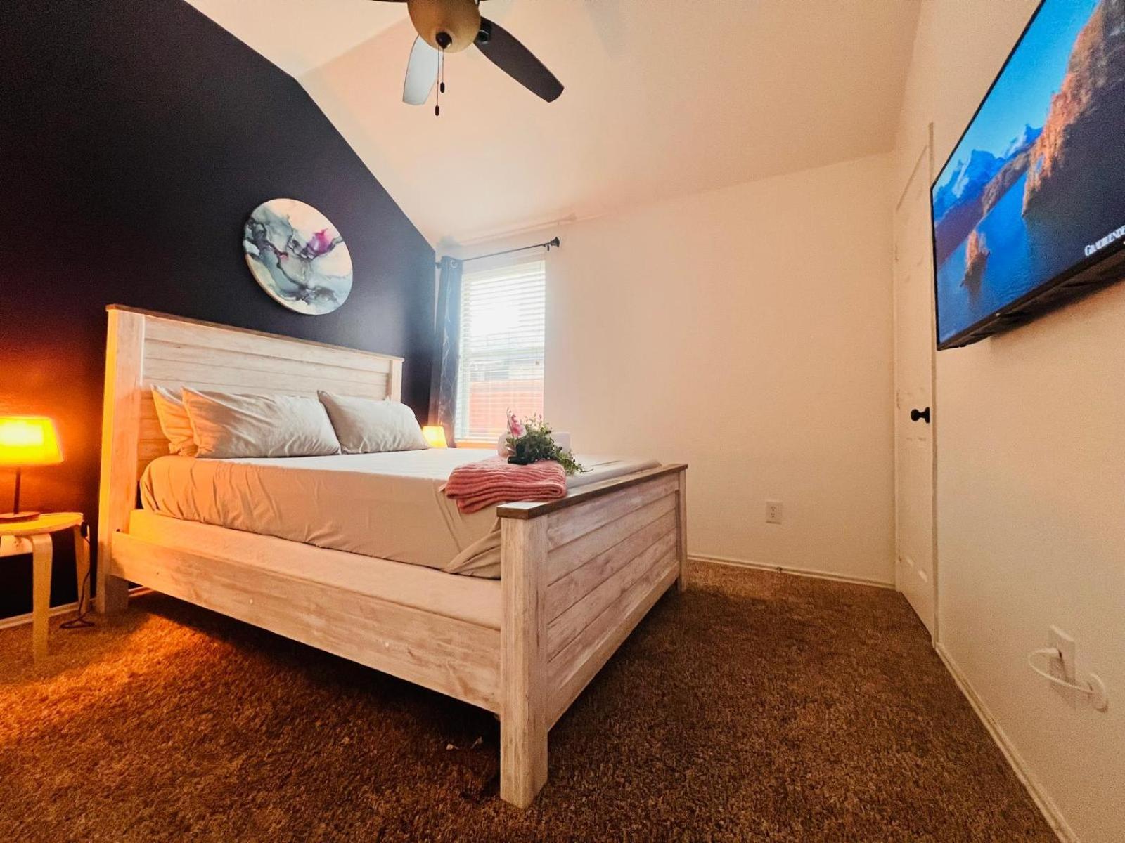 Work, Play & Stay King Bed With Foosball! Aubrey Εξωτερικό φωτογραφία