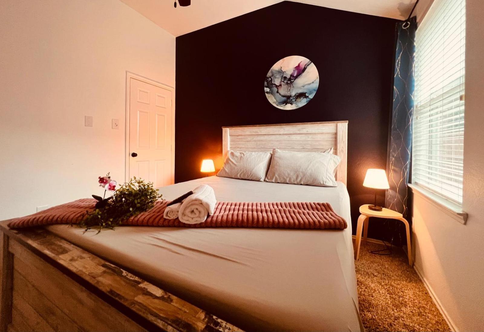 Work, Play & Stay King Bed With Foosball! Aubrey Εξωτερικό φωτογραφία
