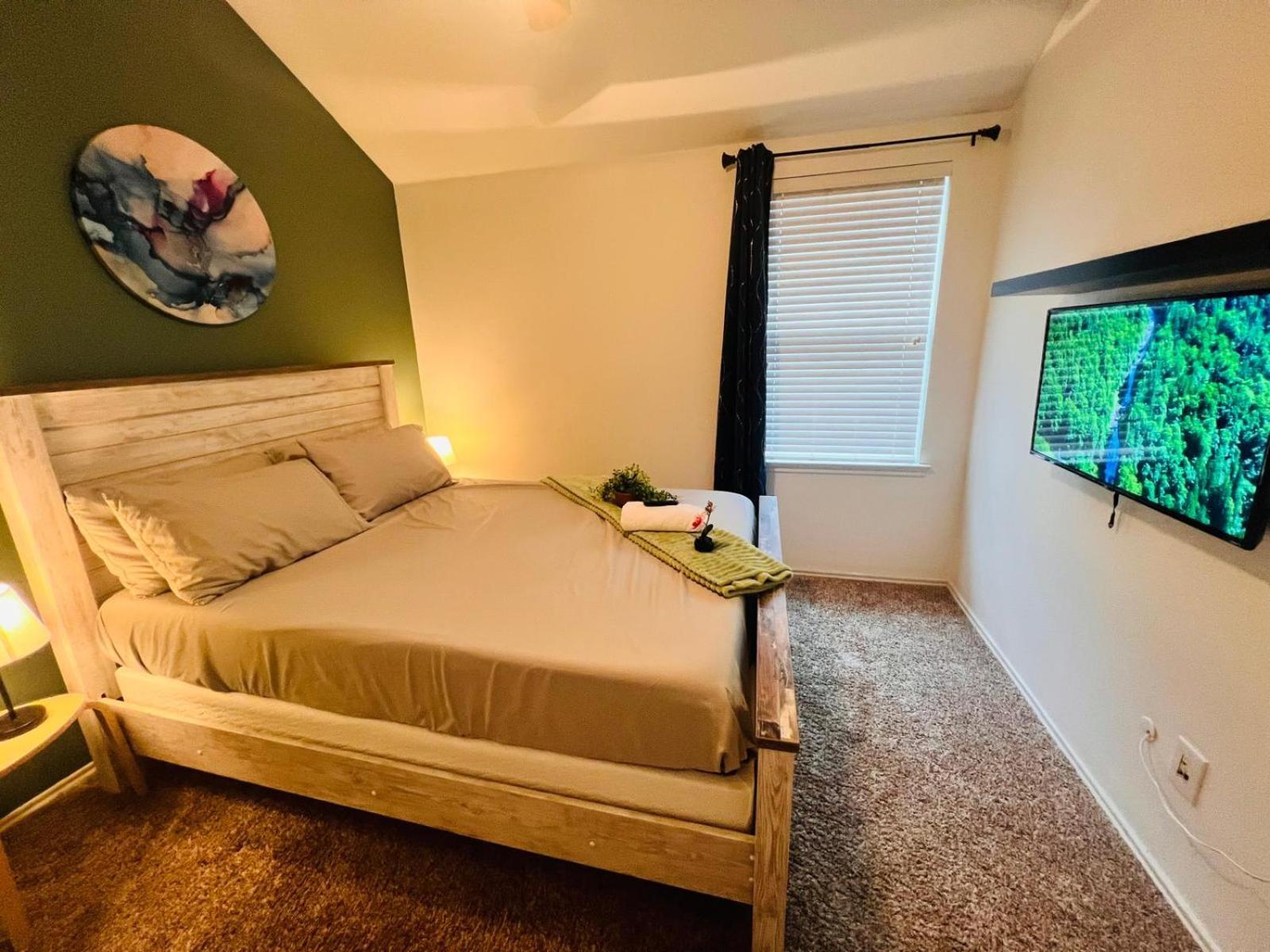 Work, Play & Stay King Bed With Foosball! Aubrey Εξωτερικό φωτογραφία